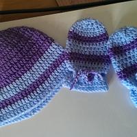 baby beanie and mits - Project by maggie craig