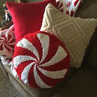 Crocheted peppermint pillow - Project by Shirley