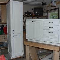 Vanity and linen cabinet - Project by Fred Hargis