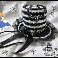 Alice Crochet Mini Top Hat