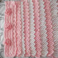 pink and white frilled crochet blanket - Project by mobilecrafts