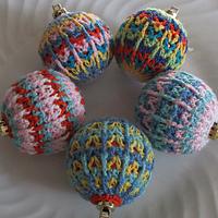 Christmas Bauble Free Pattern - Project by Nova55