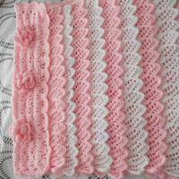 Flower and Frills Knitted and Crochet Blanket - Project by mobilecrafts