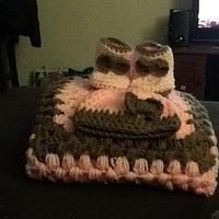 Baby blanket, hat, booties - Project by Mis gemelos