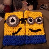 minion gloves - Project by Amy1976