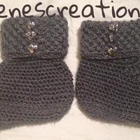 Crochet Boot Slippers - Project by CharlenesCreations 