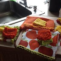 Crocheted edgings on t towels and cotton face cloths - Project by Delly1