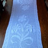 Daffodil Filet Table Runner  - Project by Tasha