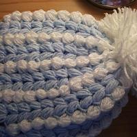 pompom hat - Project by mobilecrafts