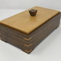 Another Walnut and Maple Keepsake Box - Project by kdc68