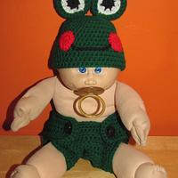 Frog - Hat, Diaper cover, mittens & Botties set