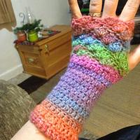 Colorful shell fingerless gloves - Project by Allison