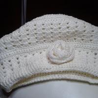 Cream slouchy beanie - Project by Lisa Crispin