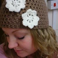 flower beanie hat - Project by StitchystuffCrafts