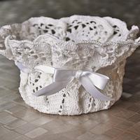 Folded doily basket +°+ Panier napperon plié - Project by lkjqfvoqerj