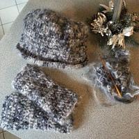 Mohair cloche hat & matching fingerless mittens - Project by Stormpixie