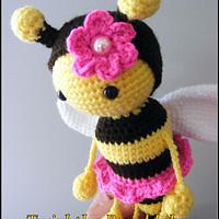 Twist and Twirl Bumble Bees - Project by Neen