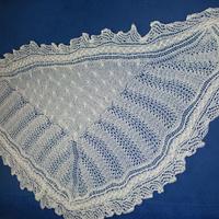 2ply evening shawl in cable and lace - Project by mobilecrafts
