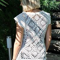 Crochet White Top Pattern - Project by janegreen