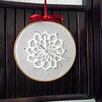 Crochet Clock, Embroidery Hoop Art, Wall House Decoration,Christmas Decorations - Project by etelina