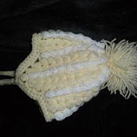 White and Lemon Hat - Project by mobilecrafts