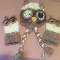 Winking Owl hat & mitts set