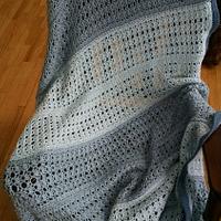 shell stitch striped afghan - Project by Nicole