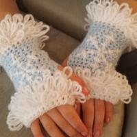 frozen inspired fingerless mitts - Project by lainyeb2