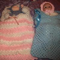 Knitted and Crocheted Baby Nest - Project by mobilecrafts