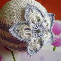 Cap with a big flower - Project by Petra