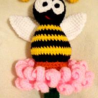Big Bee on a Flower Rattle - Project by A Moore Eh