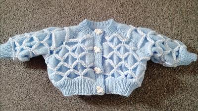 smocked baby cardigan - Project by mobilecrafts