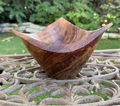 Tricornered Pecan Bowl - Project by Lazyman