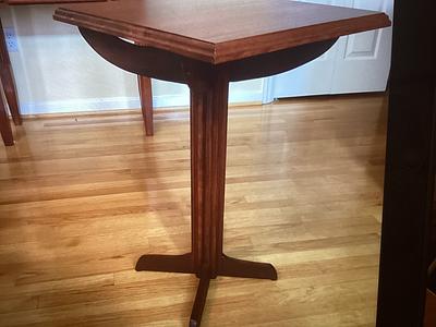 Accent table to go with chair for one of wife’s friends - Project by Jack King