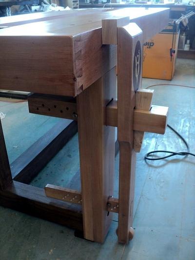 Wedge Powered Leg Vice That Works! - Project by shipwright