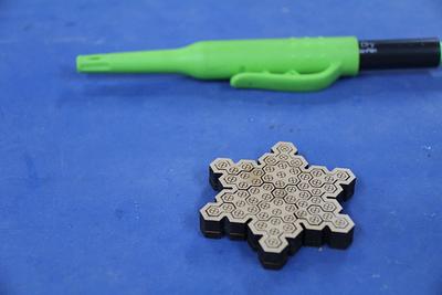 Hexy Jigsaw Snowflake (Any one for Naughts and Crosses?). - Project by LIttleBlackDuck