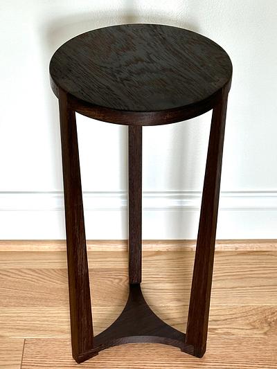 Small Accent Table, Version 2 - Project by Roger Gaborski