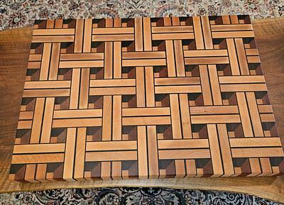 3D end grain cutting board "weave pattern" - Project by Petey