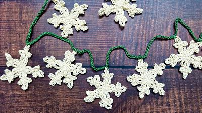 Crystal Snow Crochet Snowflake Garland - Project by rajiscrafthobby