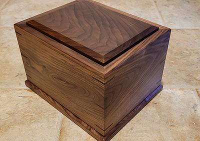 Walnut urn - Project by BB1