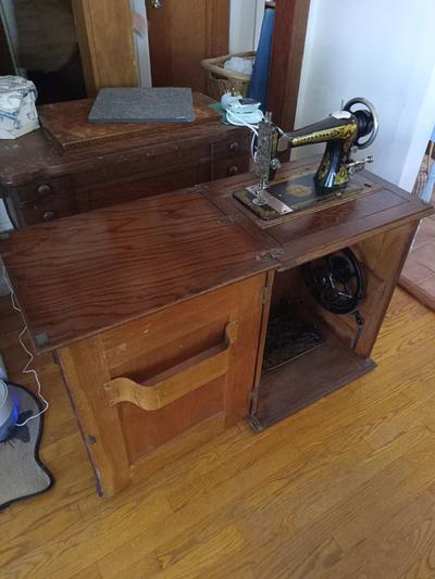 1911 sewing machine cabinet  - Project by Doug Scott, Time to Woodwork