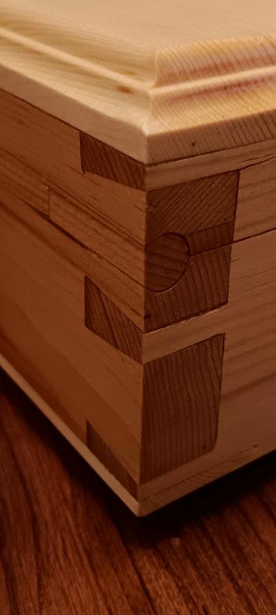 Hand cut dovetails & invisible hinge - Project by MrRick