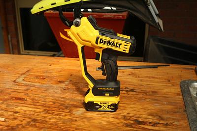 DeWalt 18V Pruner (DCMpp568P1)  - review review by LIttleBlackDuck