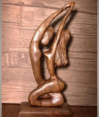 Hugs of men and women made of walnut wood - Project by siavash_abdoli_wood