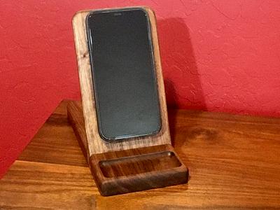 Bedside Phone Charging Station - Project by RyanGi