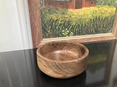 Black walnut bowl - Project by Buck