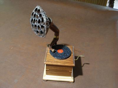 Antique Phonograph Music Box - Project by Jim Jakosh