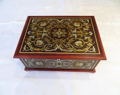 Charlotte - Boulle style marquetry box number 2 - Project by Madburg