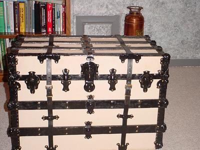 100 Year Old steamer trunk - Project by Sparky