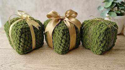 Christmas In July Crochet Chunky Christmas Gift Box Decor - Project by rajiscrafthobby